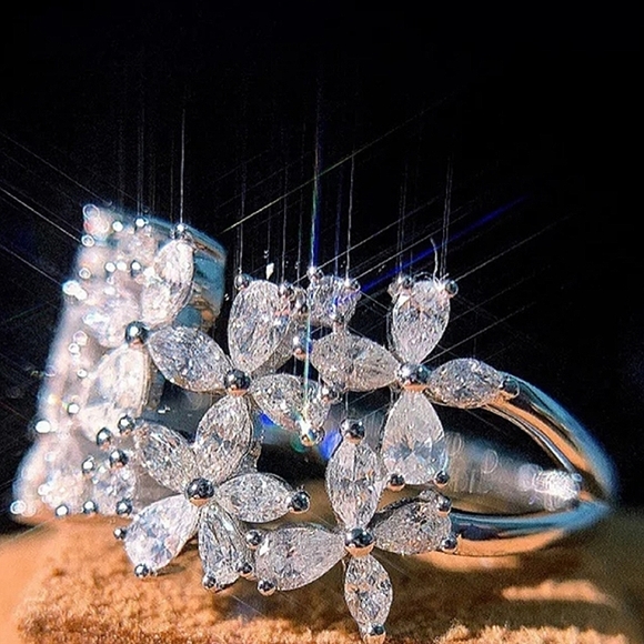 Diamond Flower Ring Stunning Simulated Stones Suze 8 - Picture 12 of 13